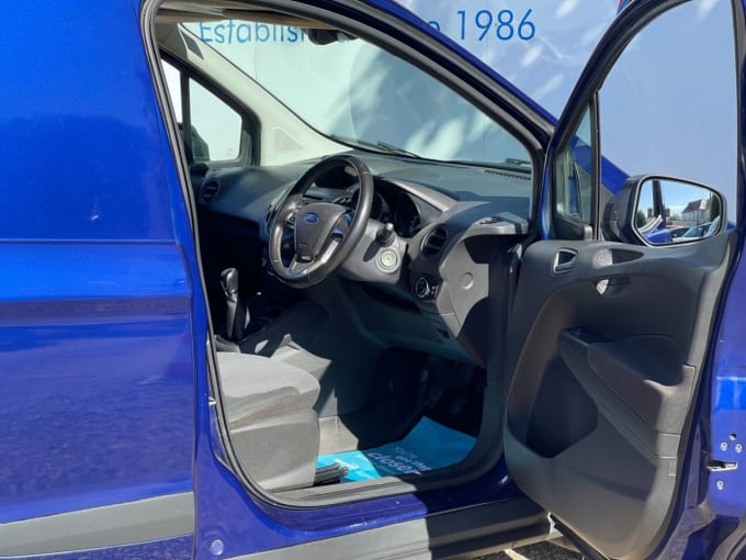2025 Ford Transit Courier
