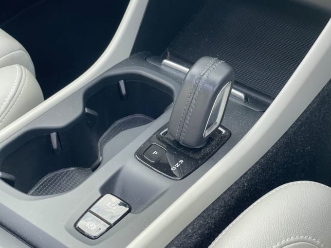 2025 Volvo Xc40