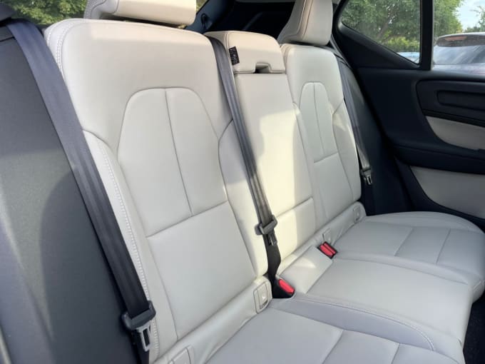 2025 Volvo Xc40