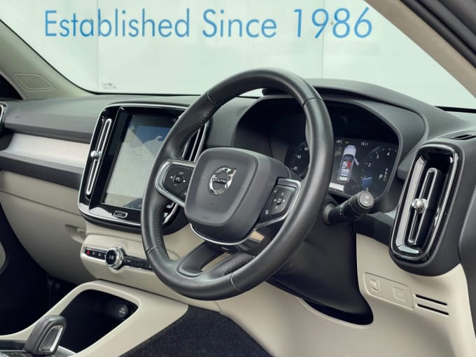 2025 Volvo Xc40