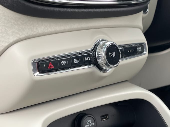 2025 Volvo Xc40