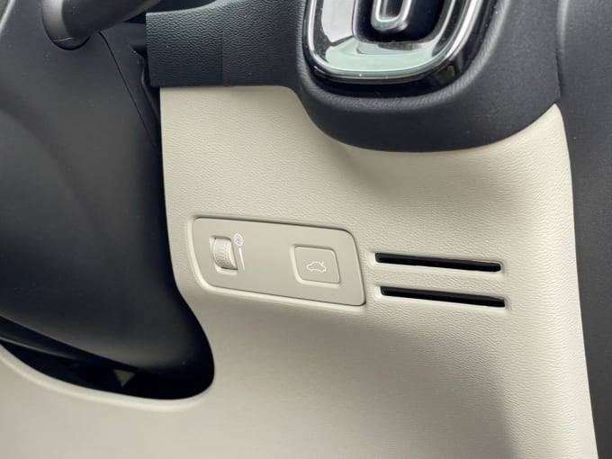 2025 Volvo Xc40