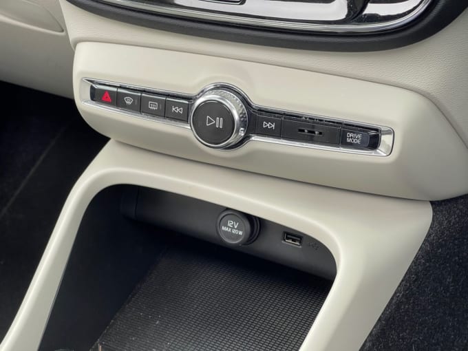 2025 Volvo Xc40