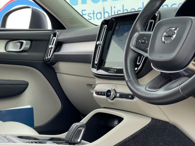 2025 Volvo Xc40