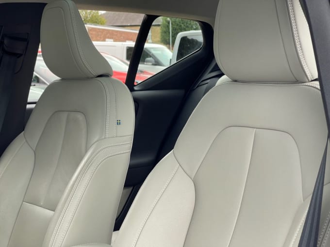 2025 Volvo Xc40