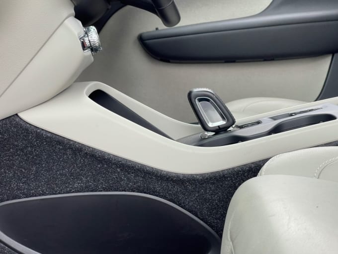 2025 Volvo Xc40
