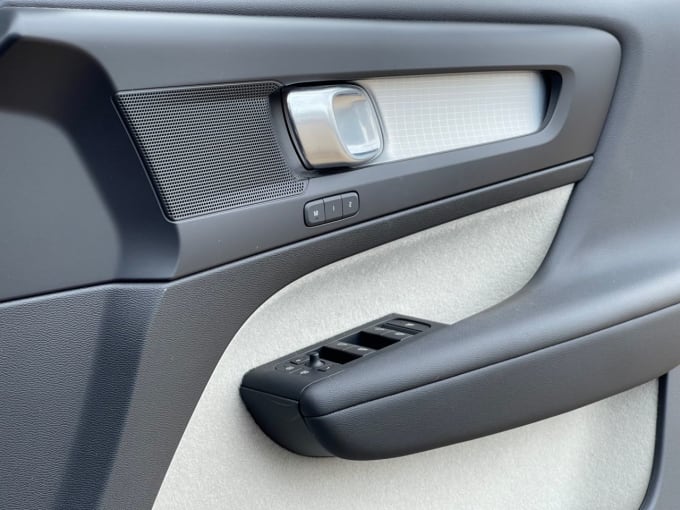 2025 Volvo Xc40
