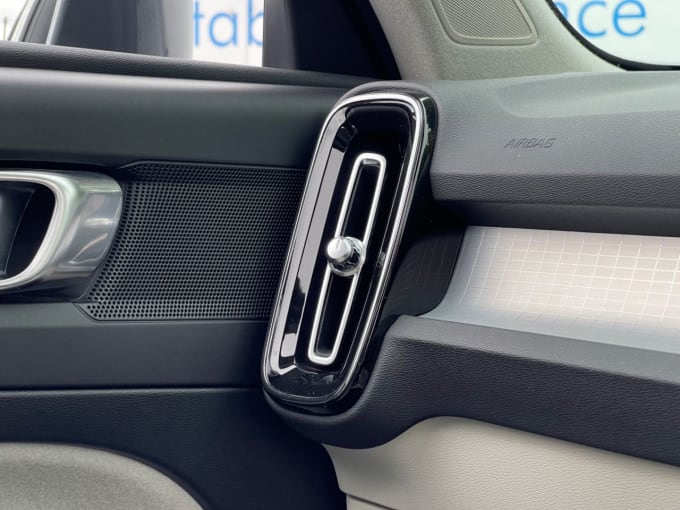 2025 Volvo Xc40
