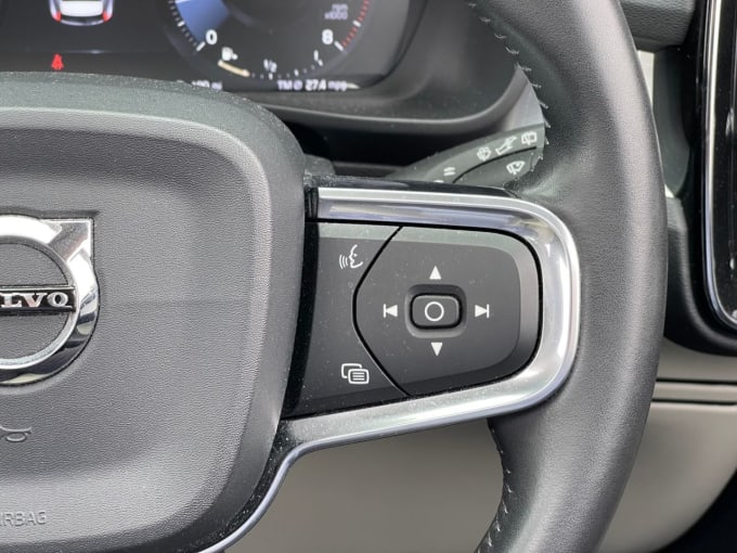 2025 Volvo Xc40