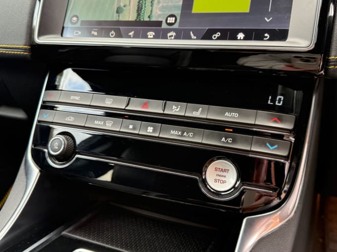 2025 Jaguar Xe