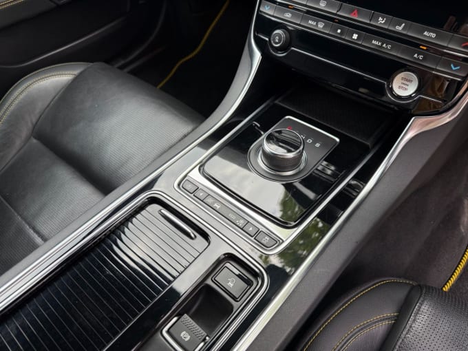 2025 Jaguar Xe
