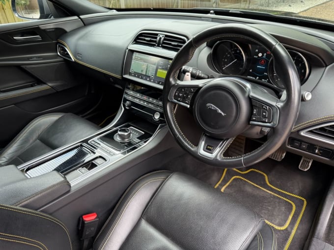 2025 Jaguar Xe