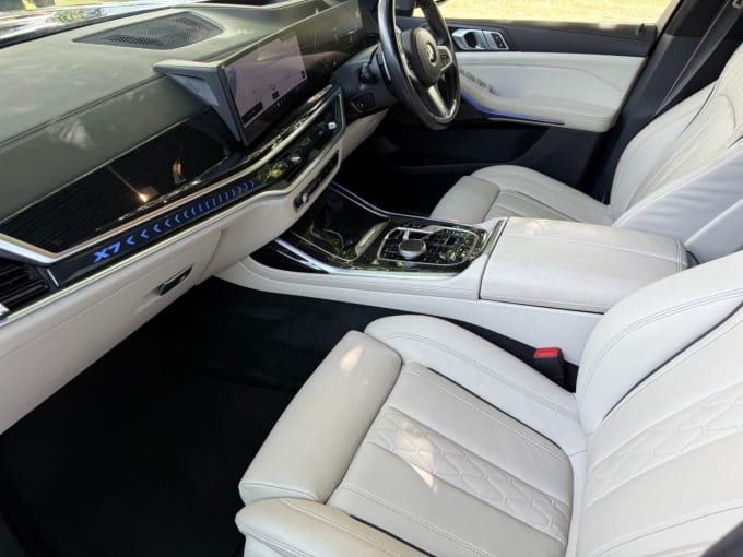 2023 BMW X7