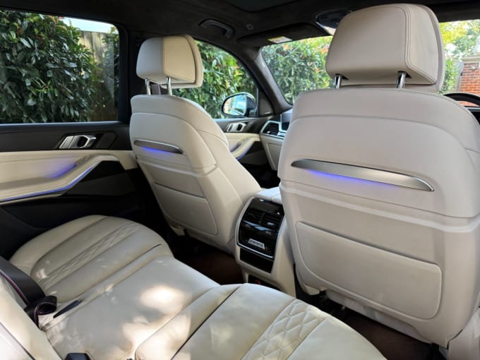 2023 BMW X7