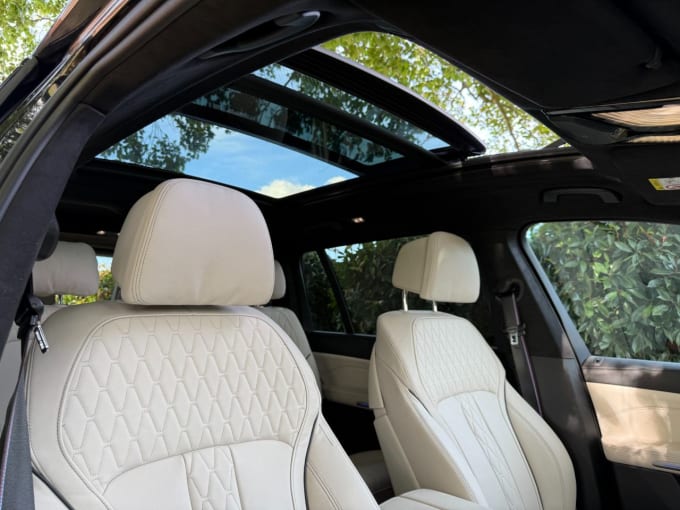 2023 BMW X7