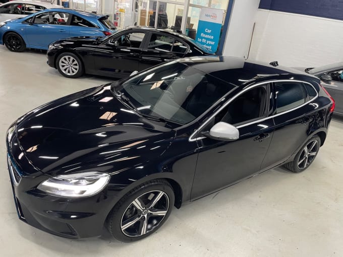 2024 Volvo V40