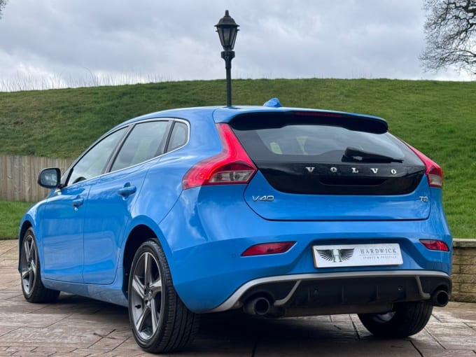 2025 Volvo V40