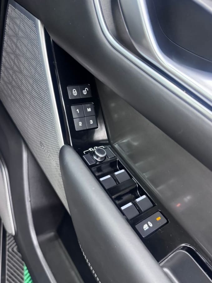 2025 Land Rover Range Rover Velar