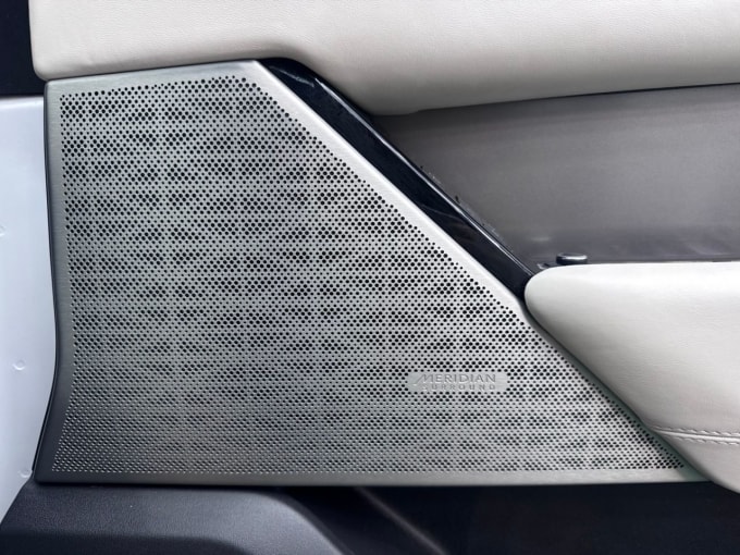 2025 Land Rover Range Rover Velar