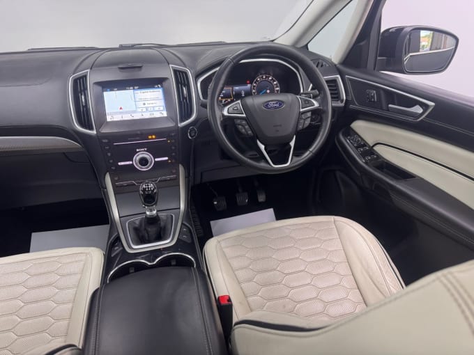 2025 Ford S-max
