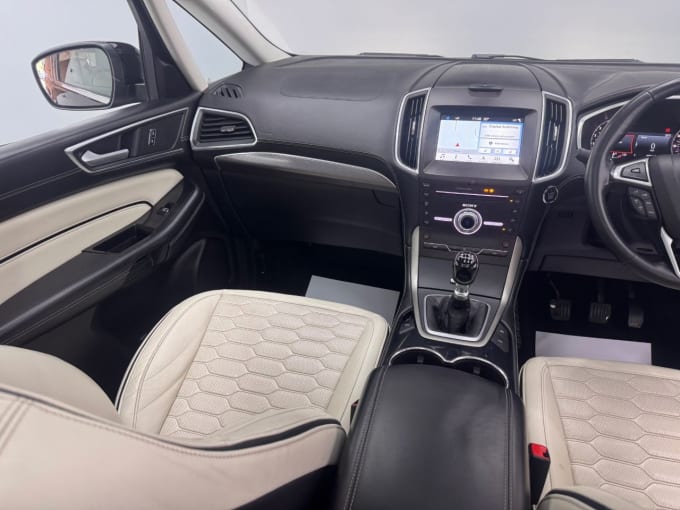 2025 Ford S-max