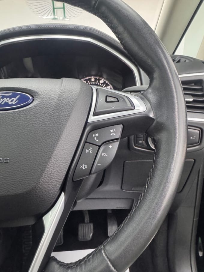 2025 Ford S-max