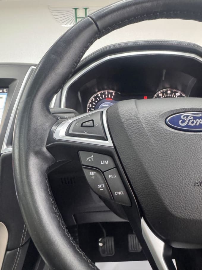 2025 Ford S-max
