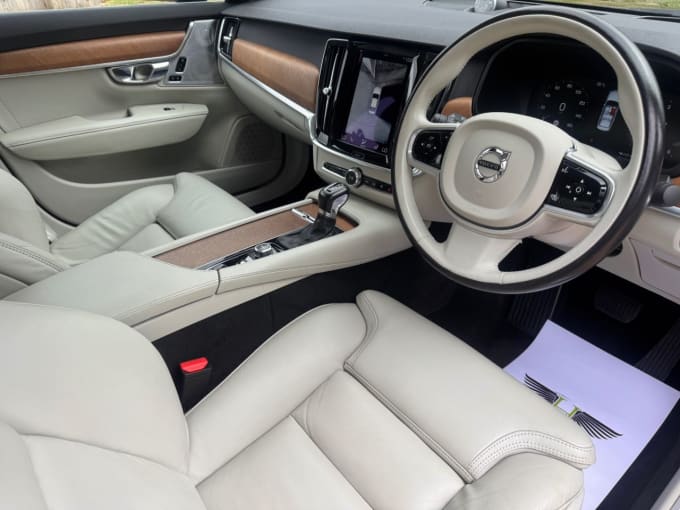 2025 Volvo S90