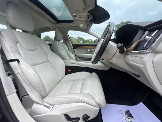 2025 Volvo S90