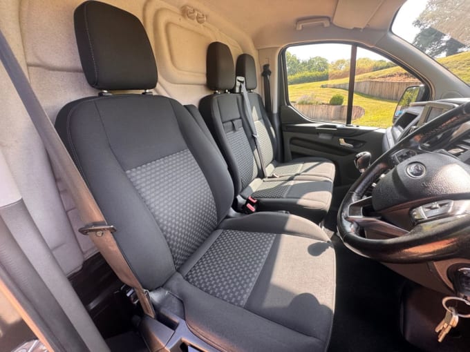 2025 Ford Transit Custom