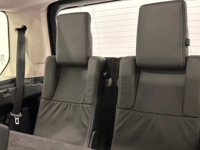 2025 Land Rover Discovery 4