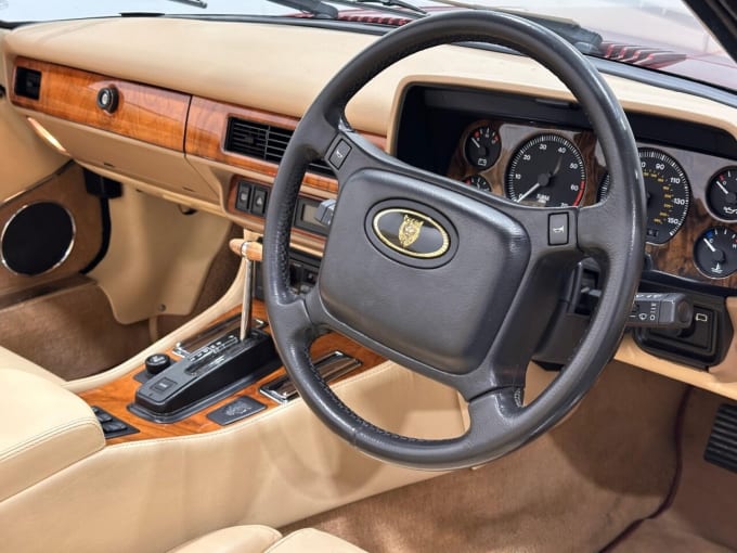 2025 Jaguar Xjs