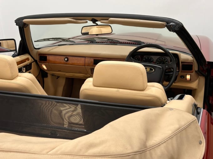 2025 Jaguar Xjs
