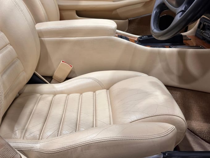 2025 Jaguar Xjs