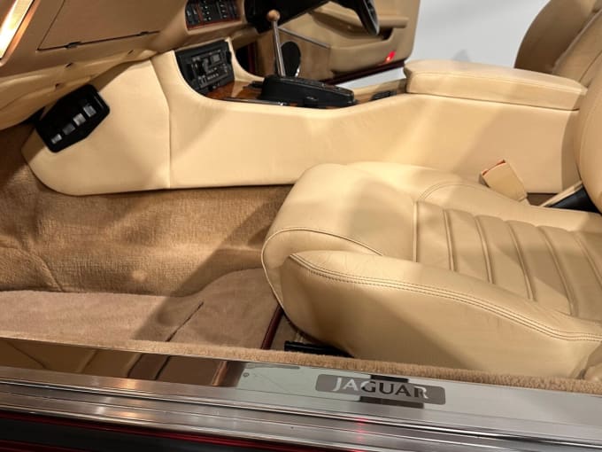 2025 Jaguar Xjs