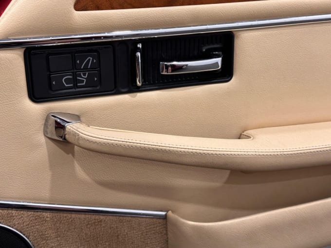 2025 Jaguar Xjs