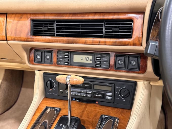 2025 Jaguar Xjs
