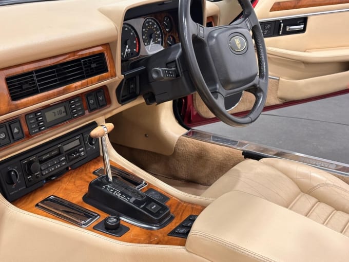 2025 Jaguar Xjs