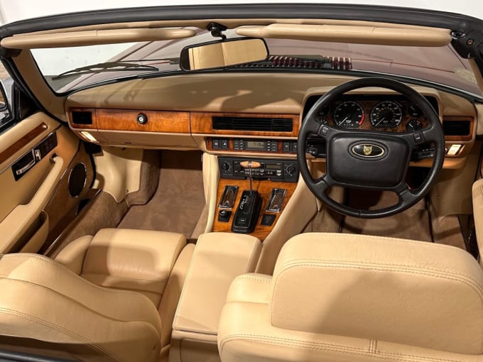 2025 Jaguar Xjs