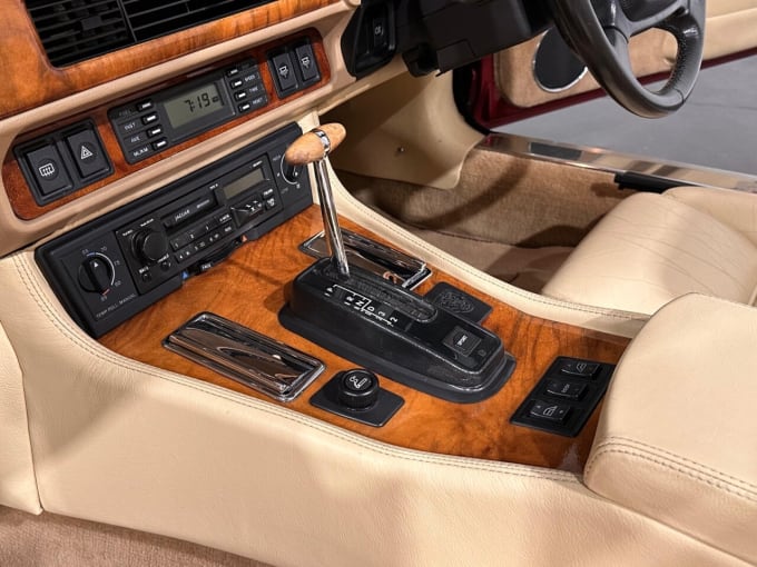 2025 Jaguar Xjs