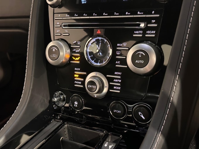 2025 Aston Martin Dbs