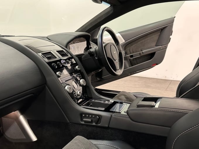 2025 Aston Martin Dbs