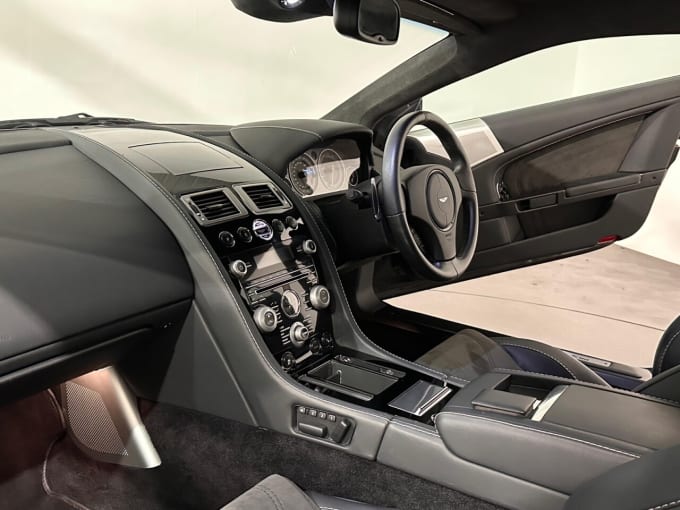 2025 Aston Martin Dbs