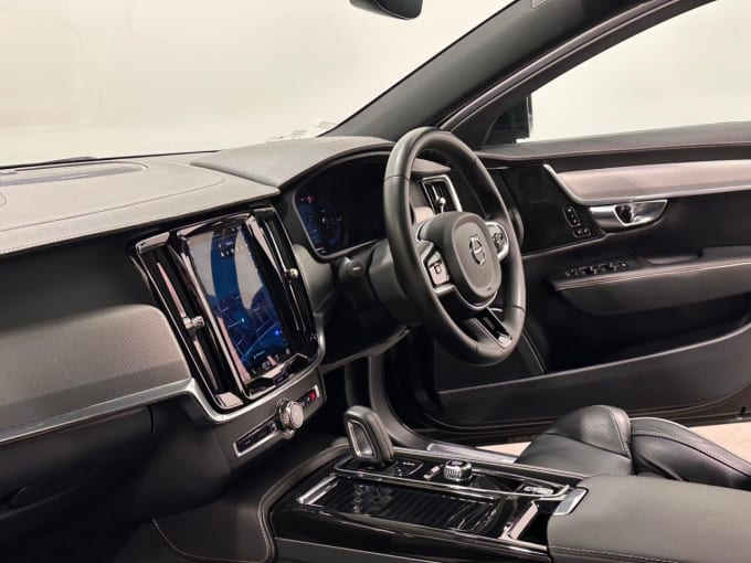 2022 Volvo S90