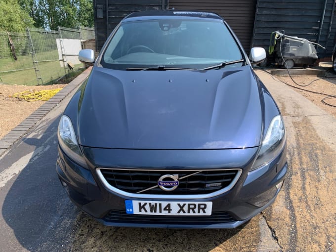 2025 Volvo V40