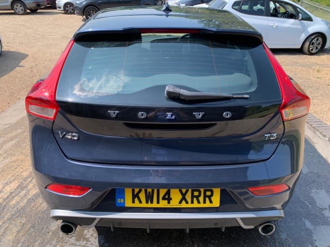 2025 Volvo V40