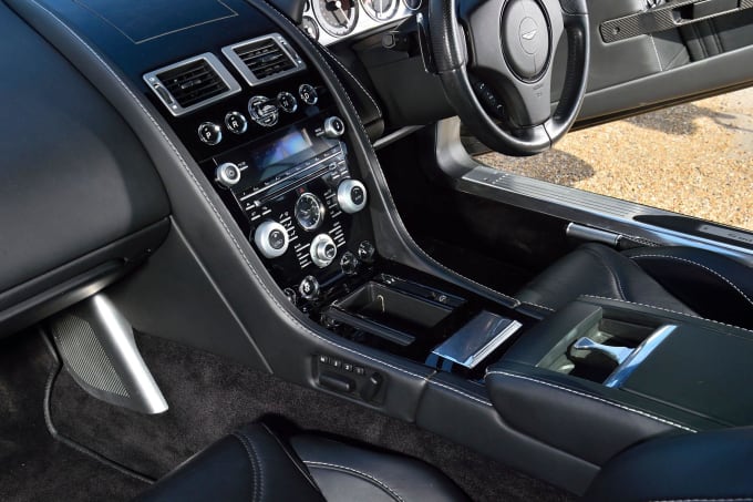 2025 Aston Martin Dbs