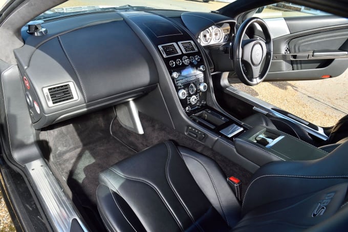 2025 Aston Martin Dbs