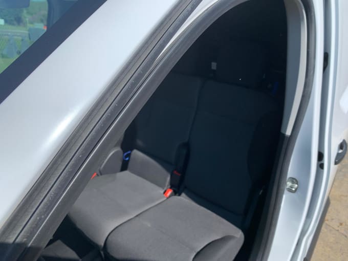 2025 Peugeot Partner