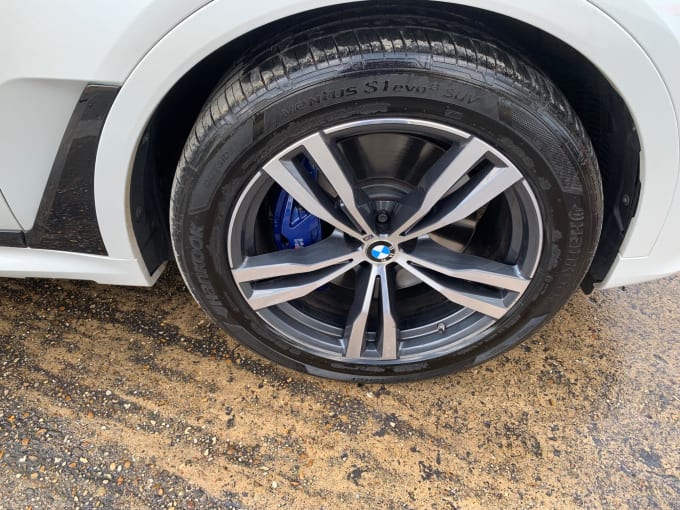 2025 BMW X7